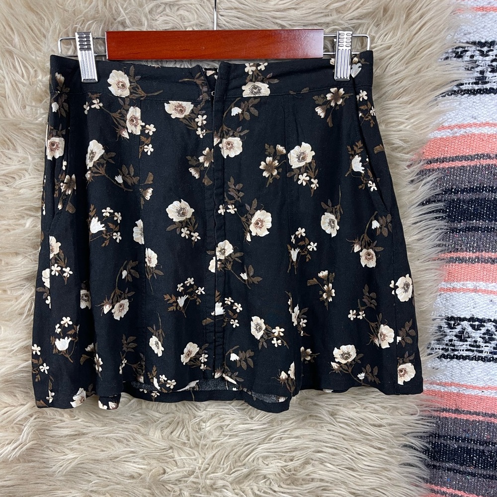 Kendall & Kylie • Floral Mini Skirt • Black • S